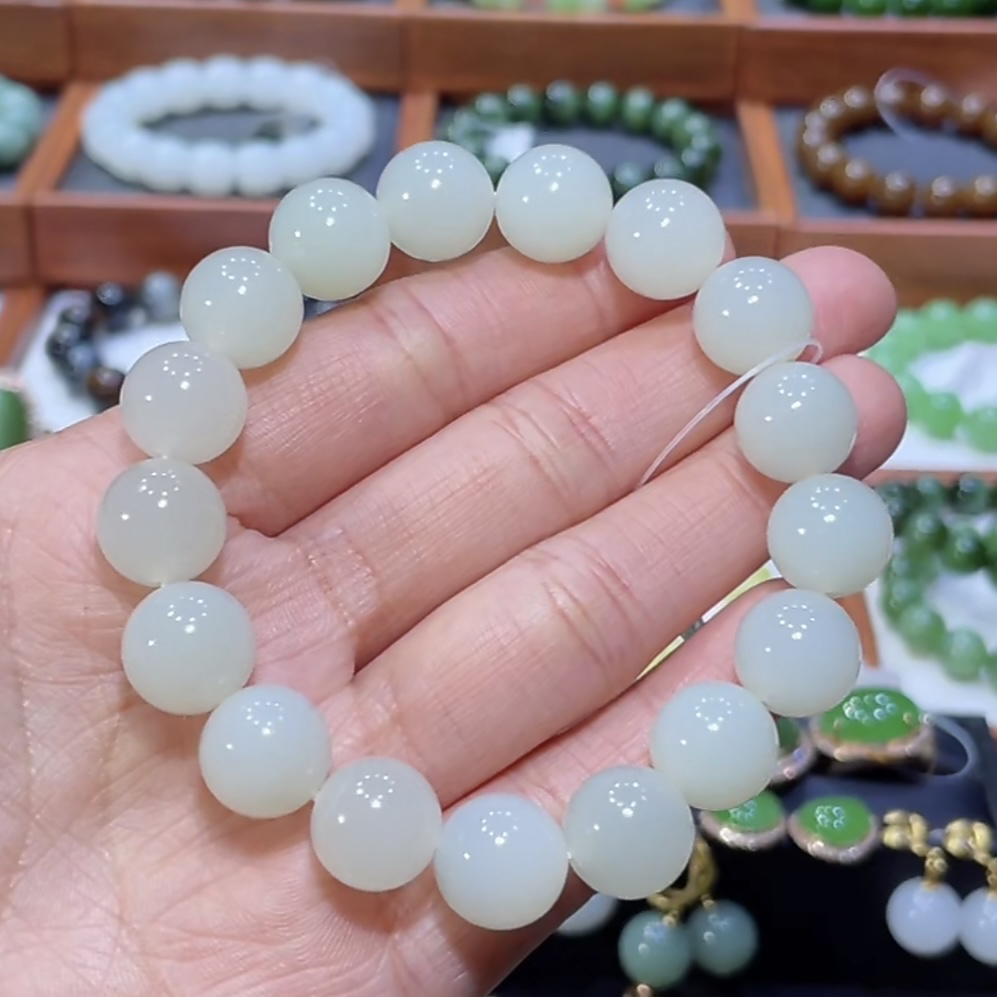 和田玉新疆且末暖白手串12mm