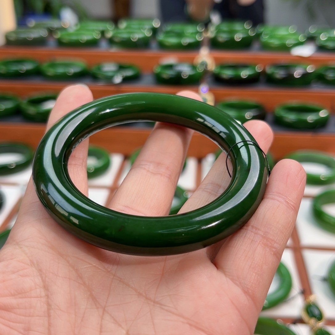 未镶嵌手镯和田玉（碧玉）?*