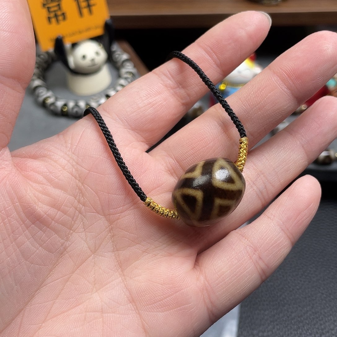 用***6玛瑙/玉髓未镶嵌颈饰