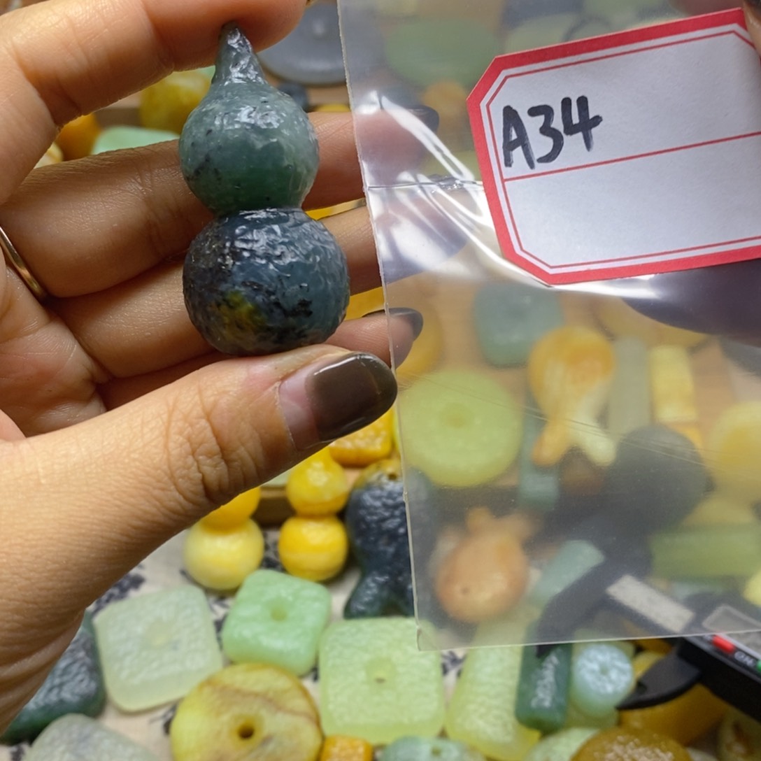 未镶嵌蛇纹石玉颈饰家***喵