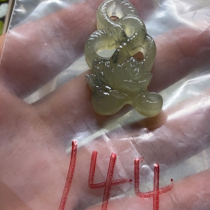 透闪石-蛇纹石玉吊坠未镶嵌