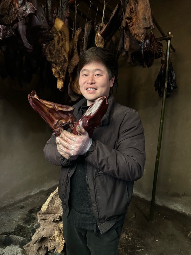 柏树枝烟熏腊猪耳朵