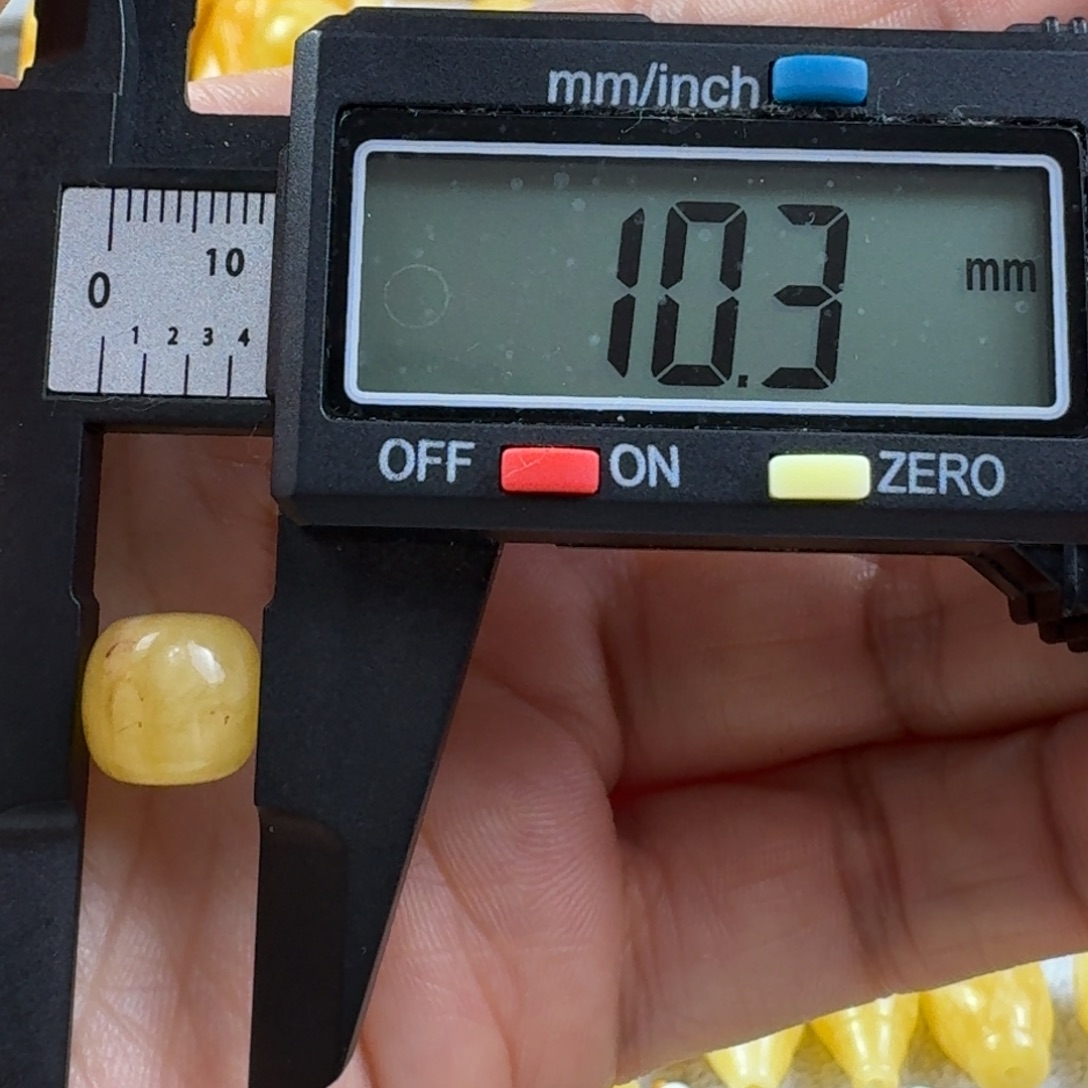 蜜蜡未镶嵌裸石15杂