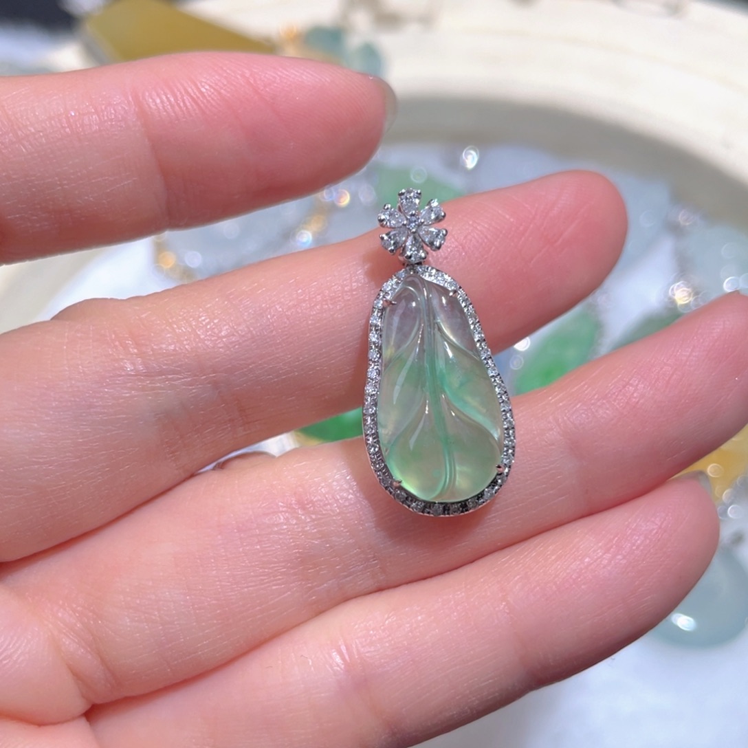 翡翠颈饰18K金镶嵌翡翠