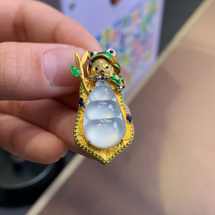 翡翠18K金镶嵌颈饰翡翠