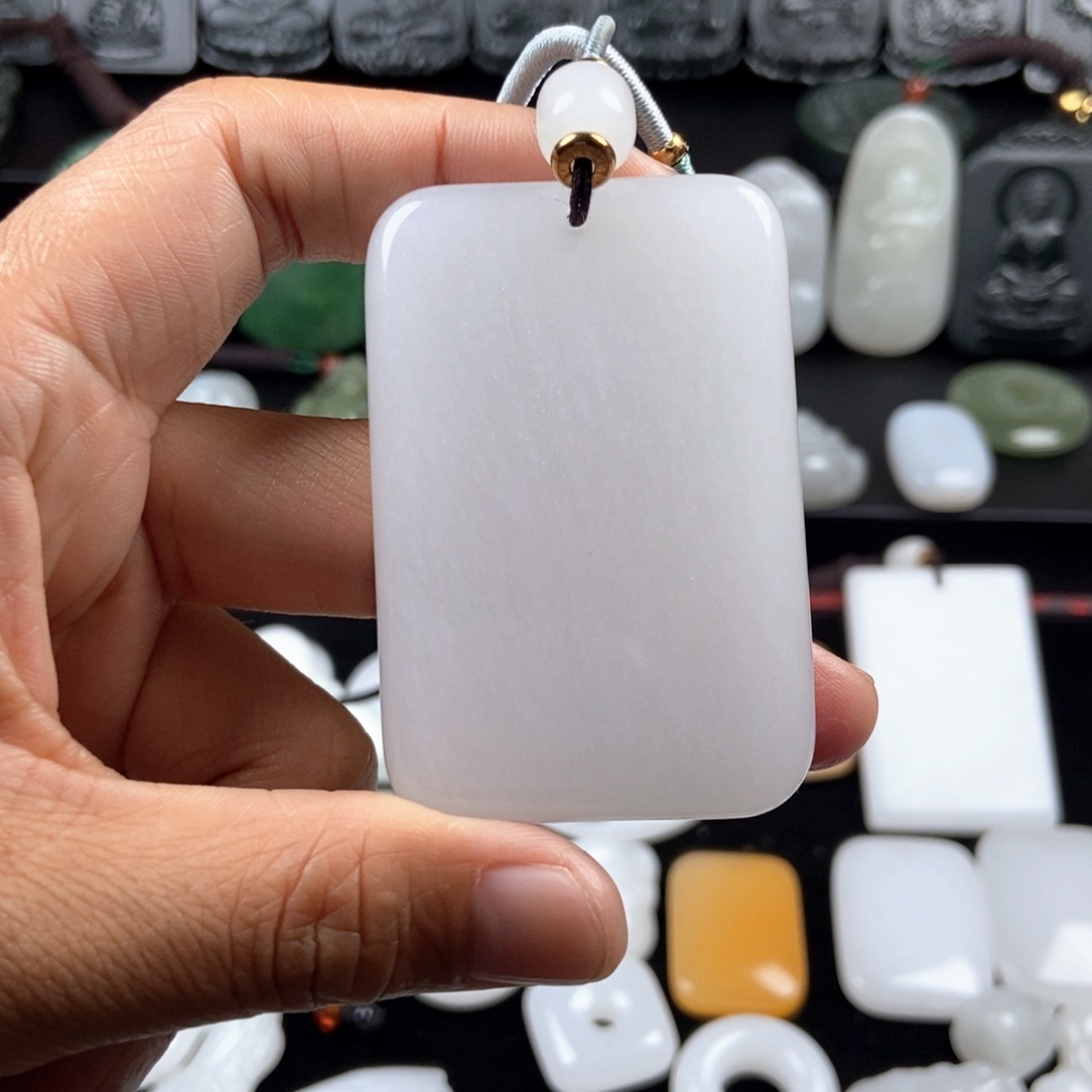 石英质玉未镶嵌颈饰