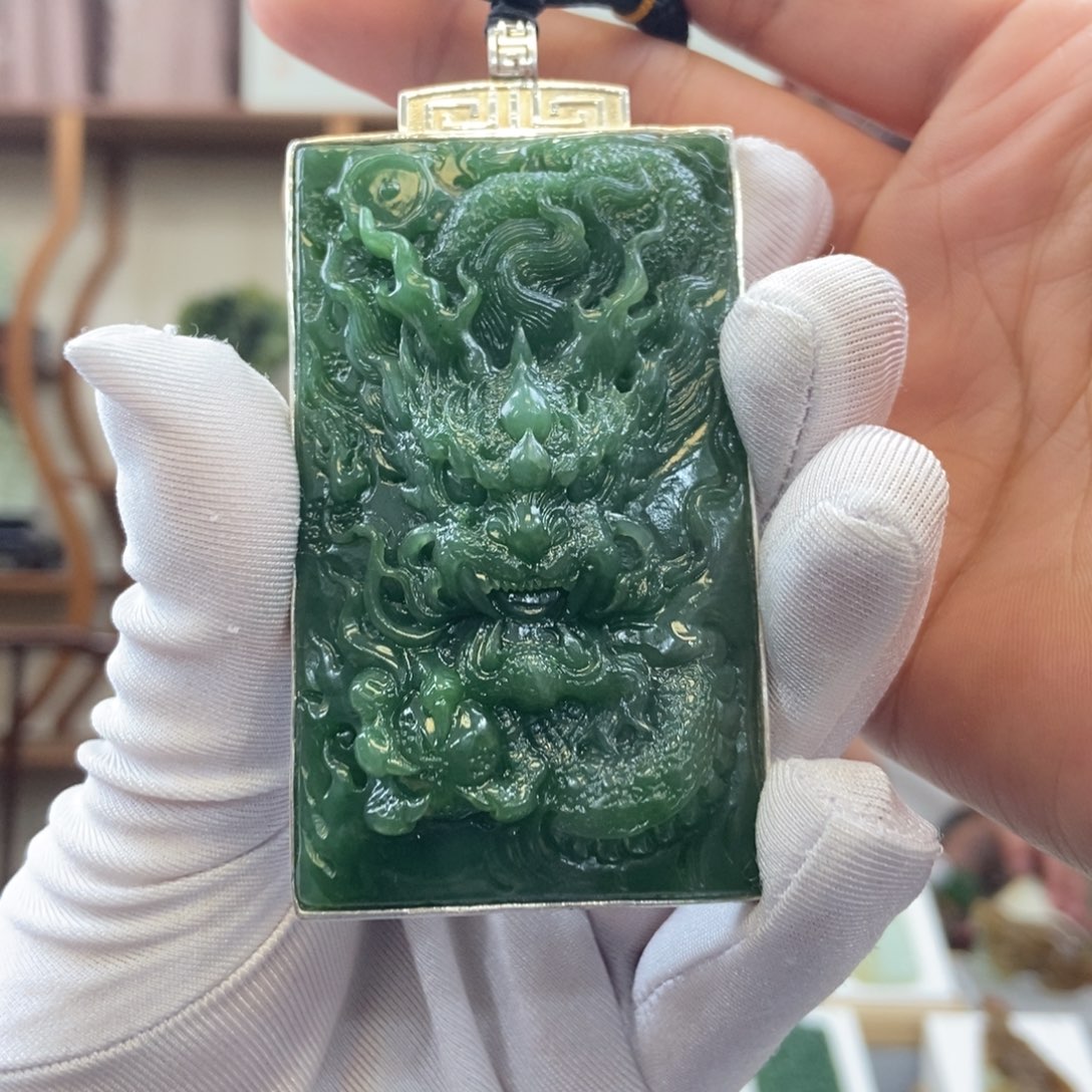 C***A和田玉（碧玉）未镶嵌颈饰