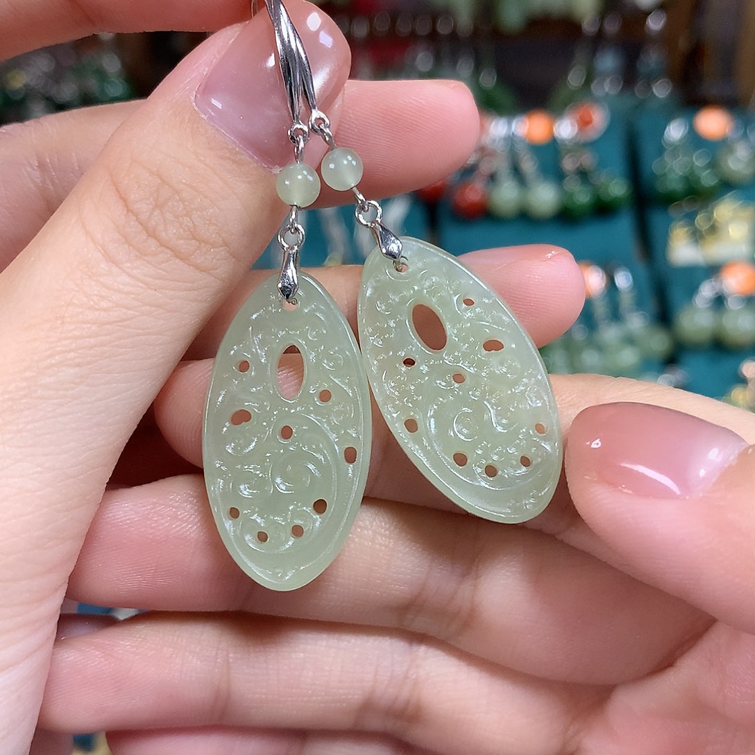 和田玉银S925镶嵌耳饰卡30左右