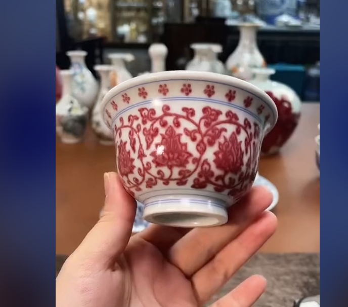 景德镇国企好瓷推荐釉里红缠枝莲压手杯049