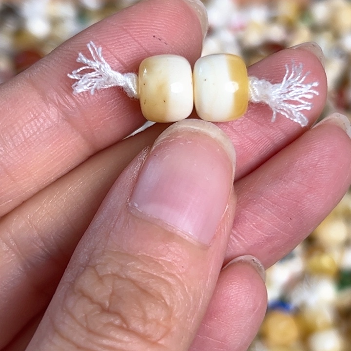 未镶嵌蜜蜡裸石8.8mm一对