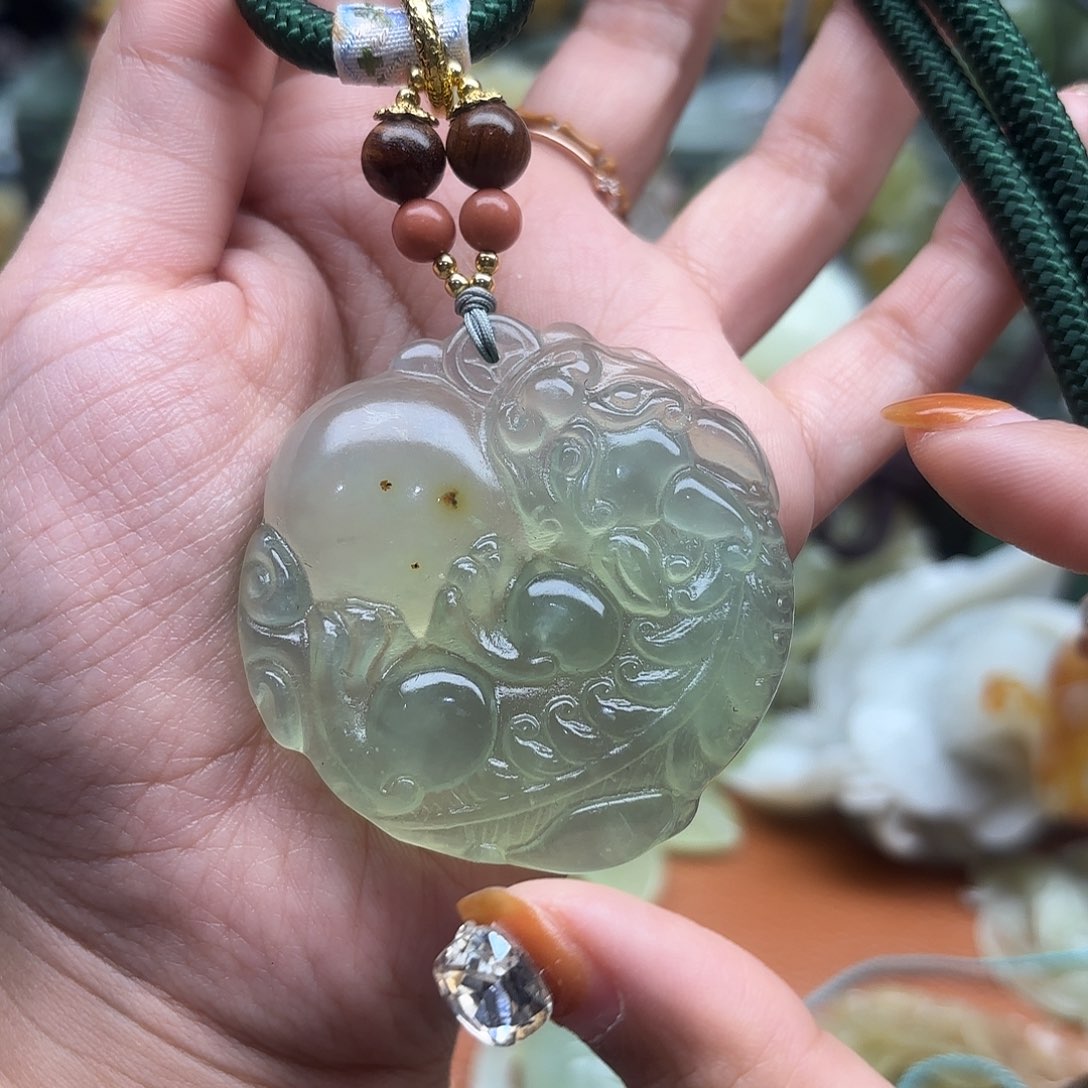 蛇纹石玉未镶嵌吊坠