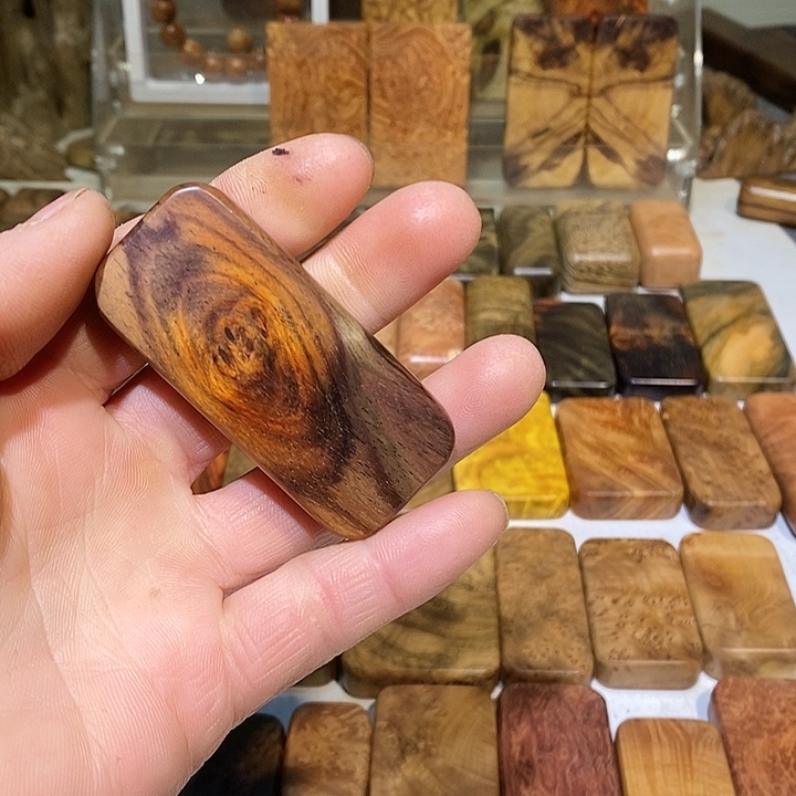凉***次香榧木木质哈把玩件58888