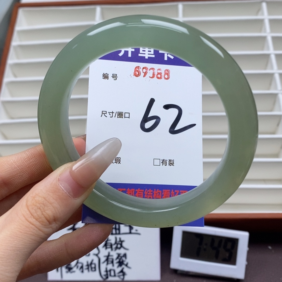 蛇纹石玉手镯未镶嵌