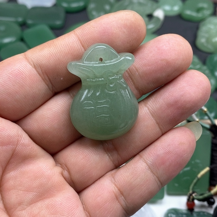 未镶嵌东陵石颈饰