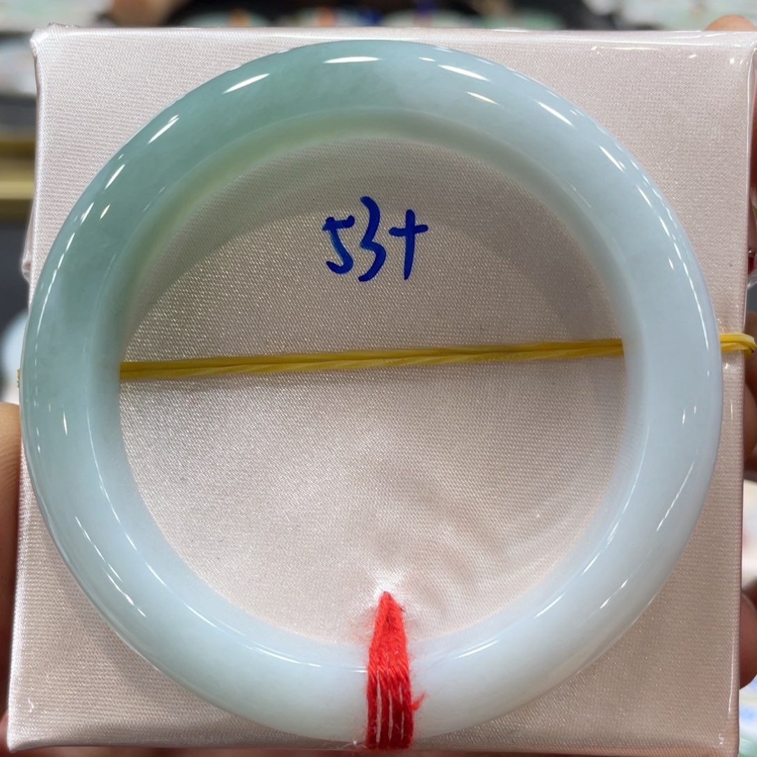 翡翠手镯未镶嵌翡翠手镯