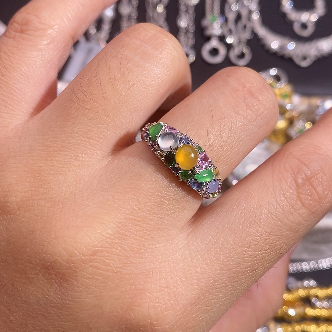 翡翠18K金镶嵌颈饰