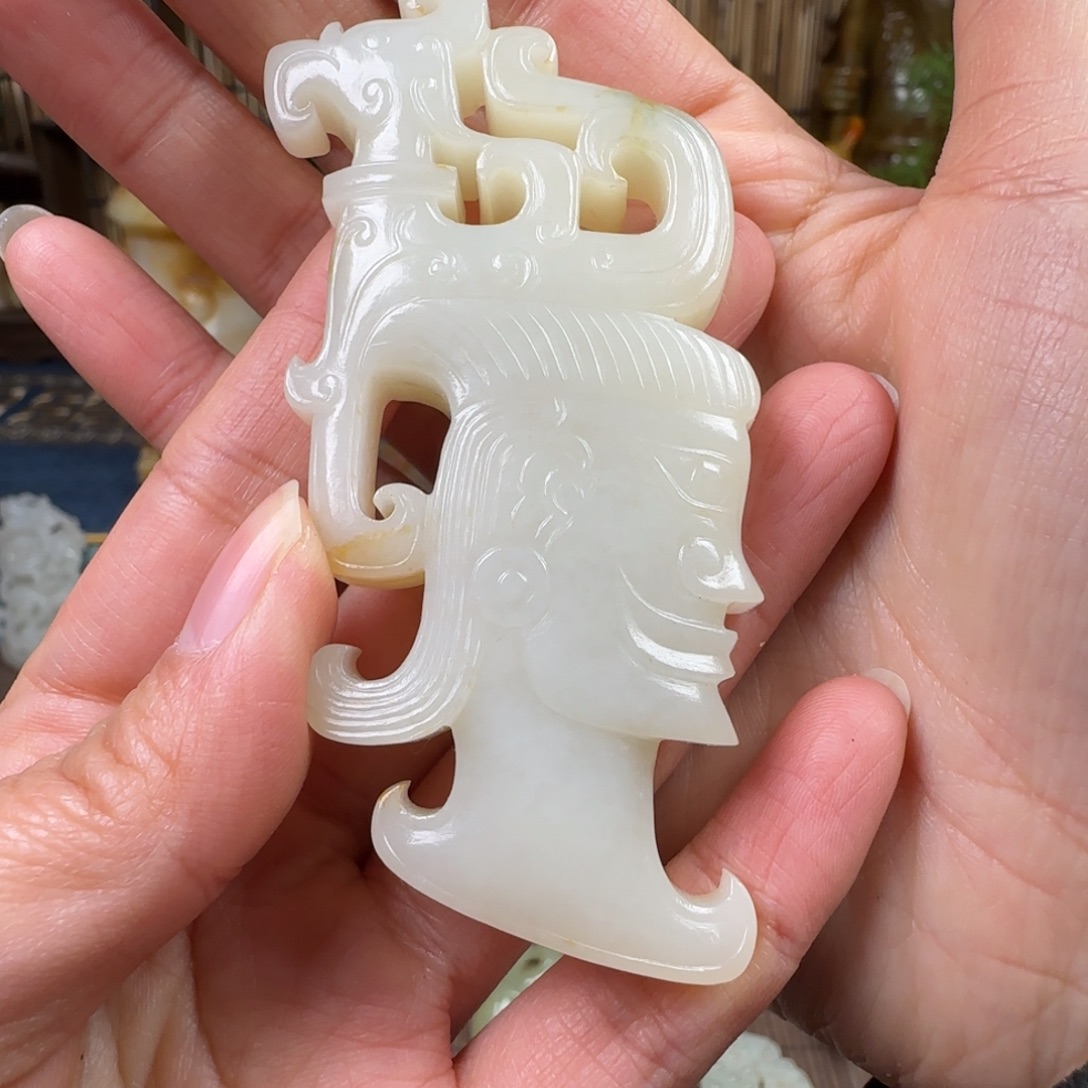 东***南和田玉（糖玉）未镶嵌挂件