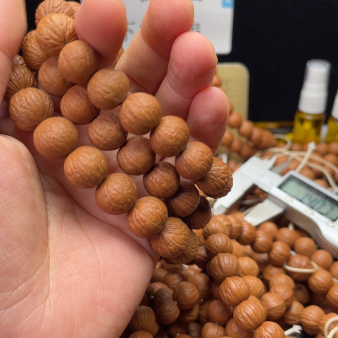 吊坠猴头核桃凤羽