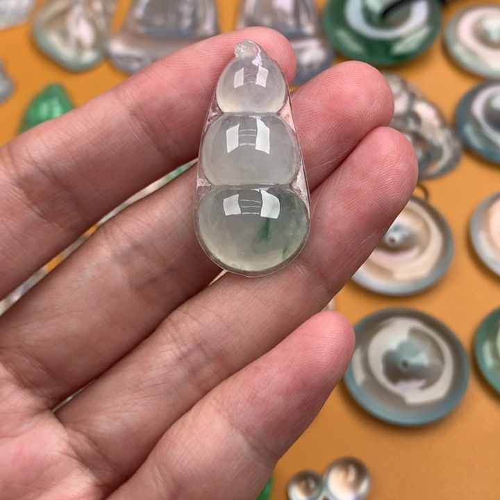 颈饰未镶嵌翡翠….