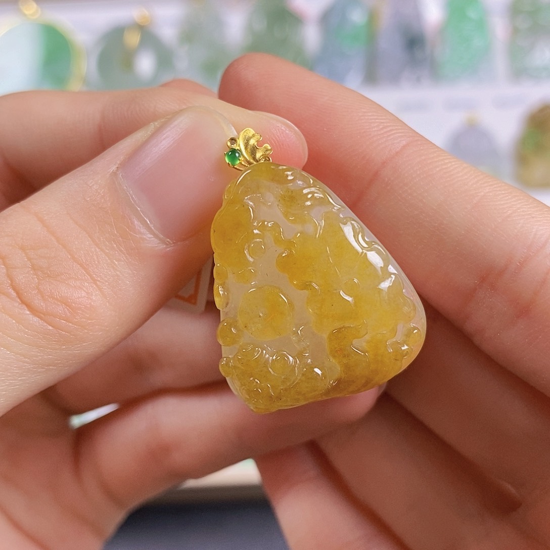 翡翠颈饰18K金镶嵌翡翠