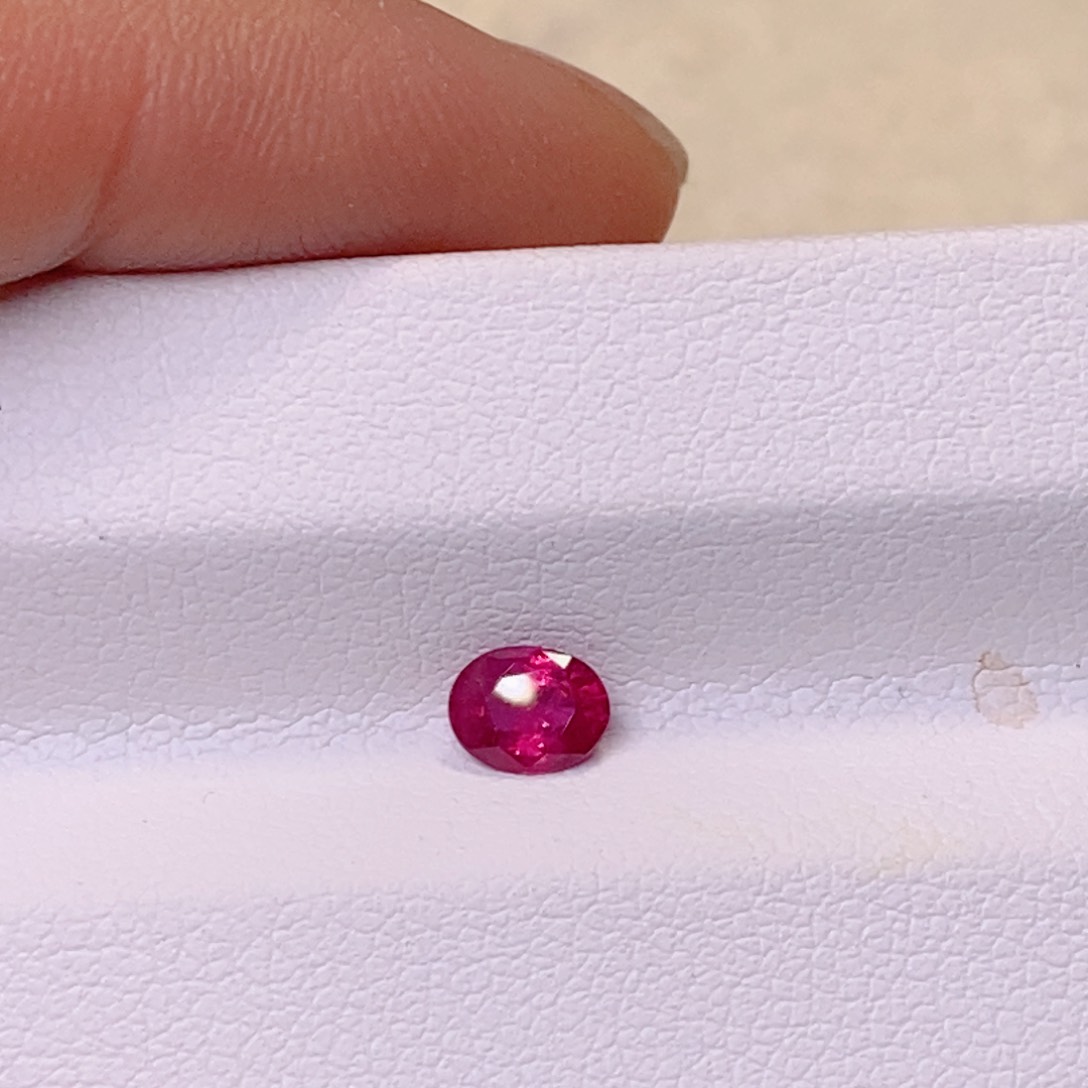 红宝石裸石未镶嵌