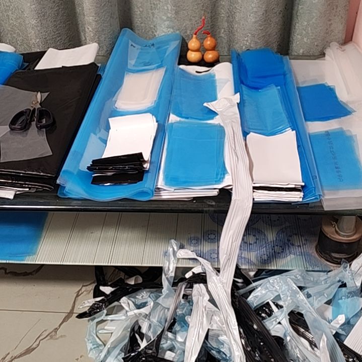 哥***上6*22*12丝黑白膜裁剪一张