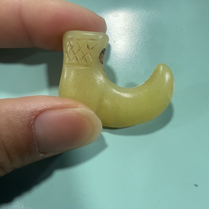 透闪石质玉未镶嵌挂件