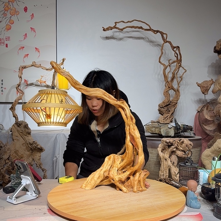 头***君杜鹃根上一棵花落叶顶