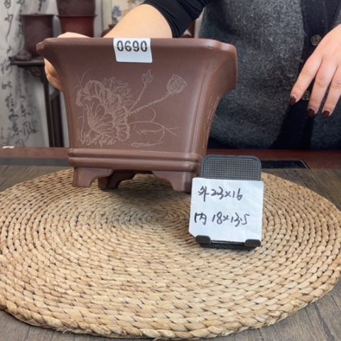 紫砂花盆回****天紫玉金砂荷花刻绘双线抽角四方0690