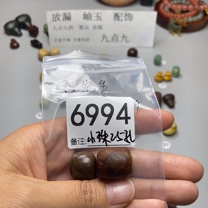 吞***生蛇纹石玉未镶嵌项链