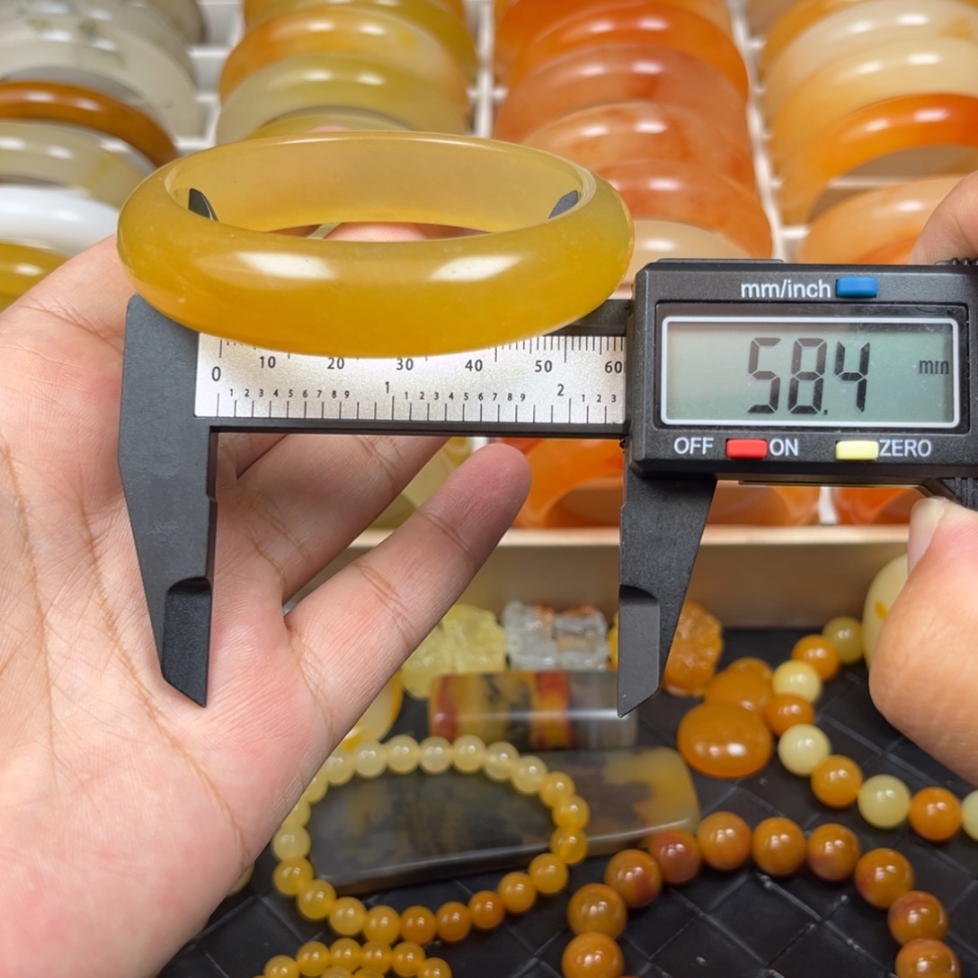 石英质玉（黄龙玉）未镶嵌手镯