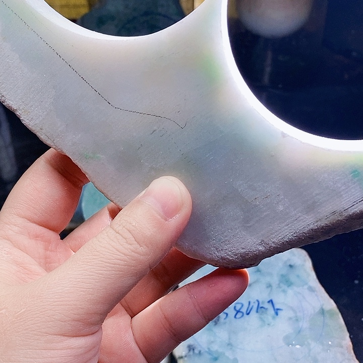 翡翠未镶嵌颈饰毛料24