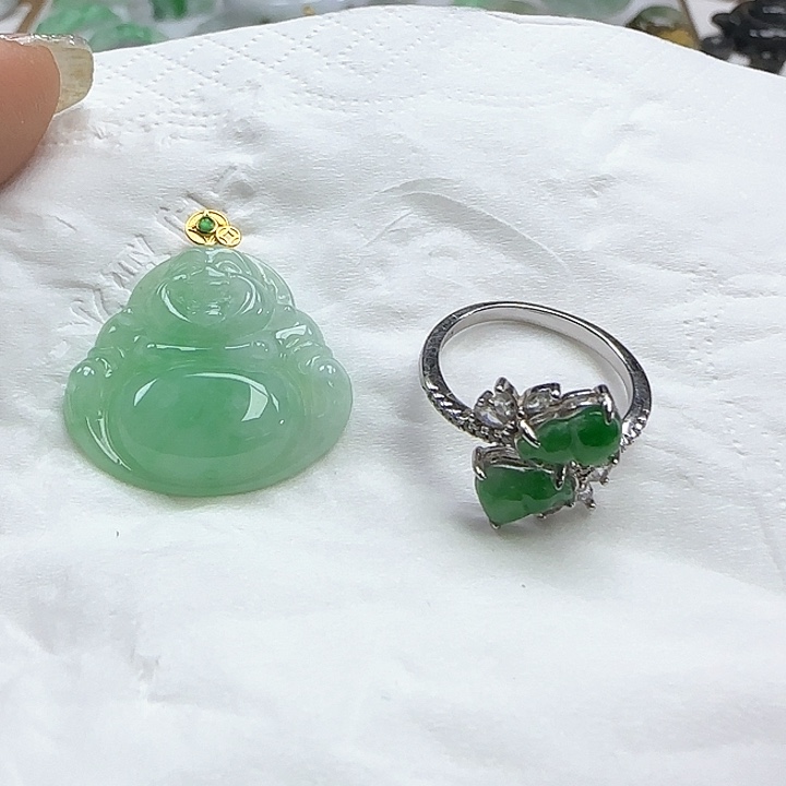 翡翠颈饰未镶嵌S****?绿佛.绿葫芦戒指
