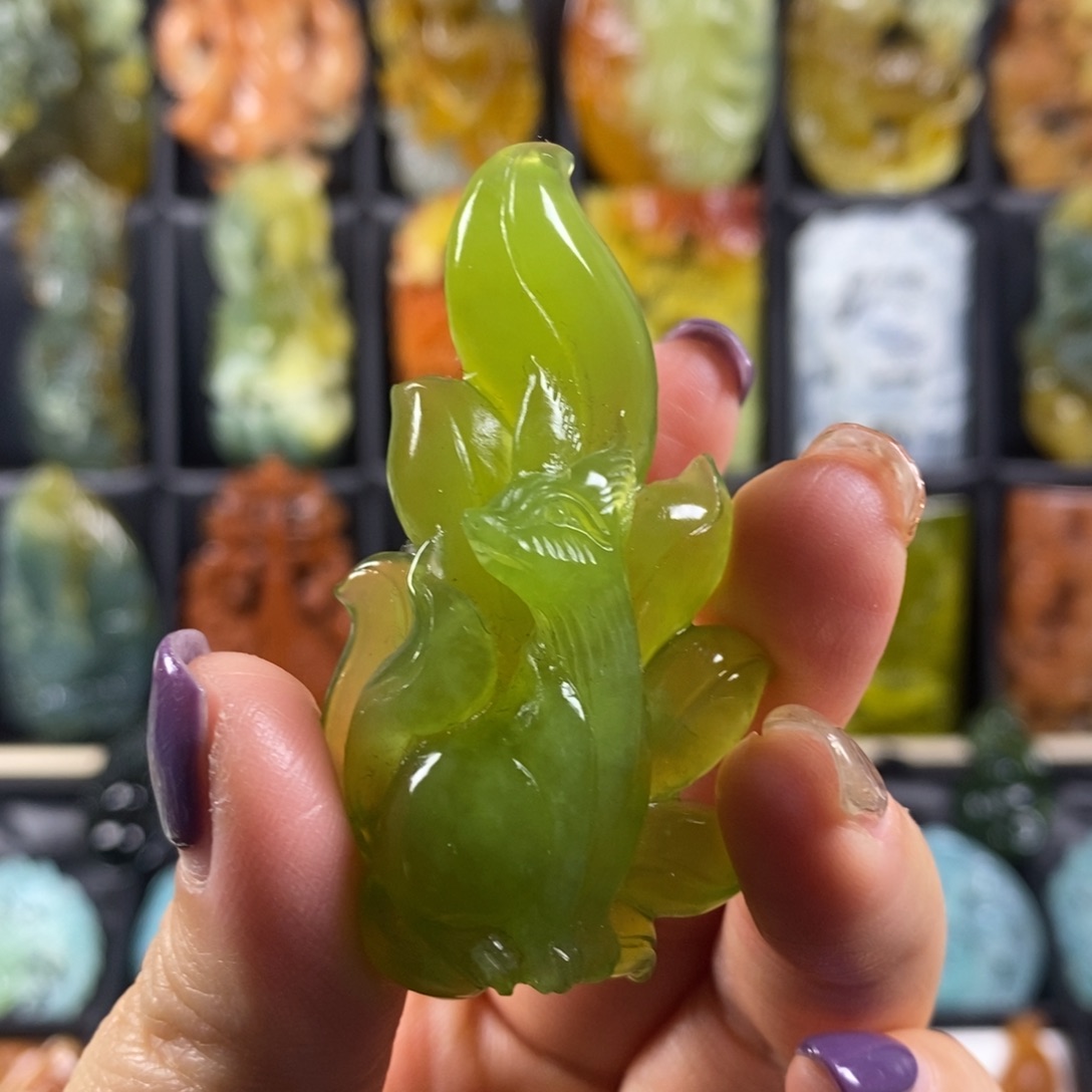 蛇纹石玉颈饰合金