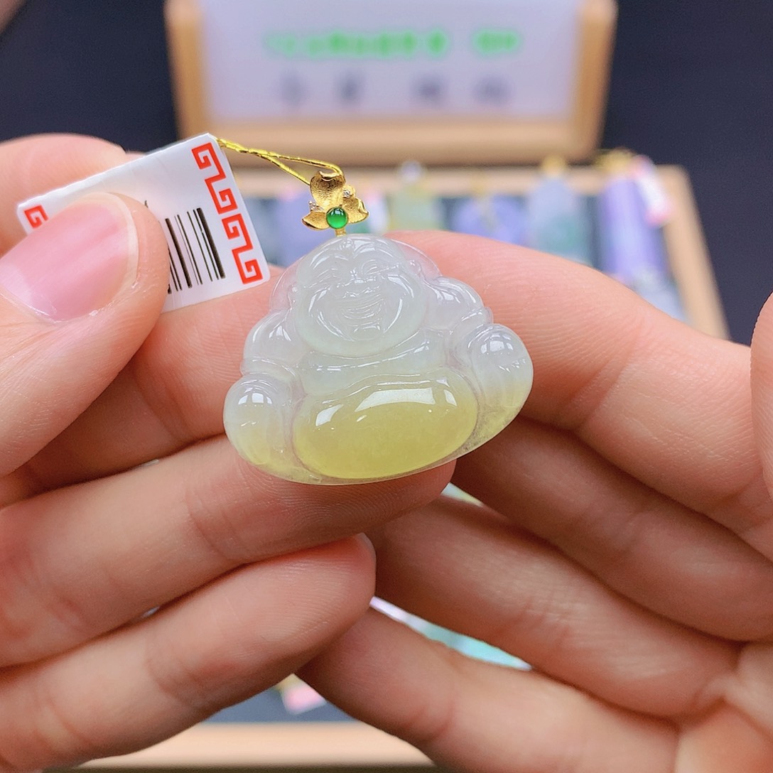 翡翠18K金镶嵌颈饰翡翠