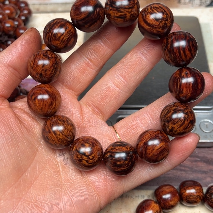 藤类海南红降18黑金底天花板