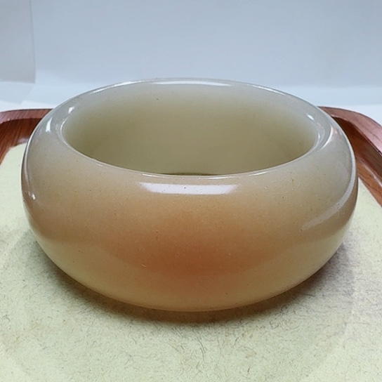 石英质玉手镯未镶嵌小***?