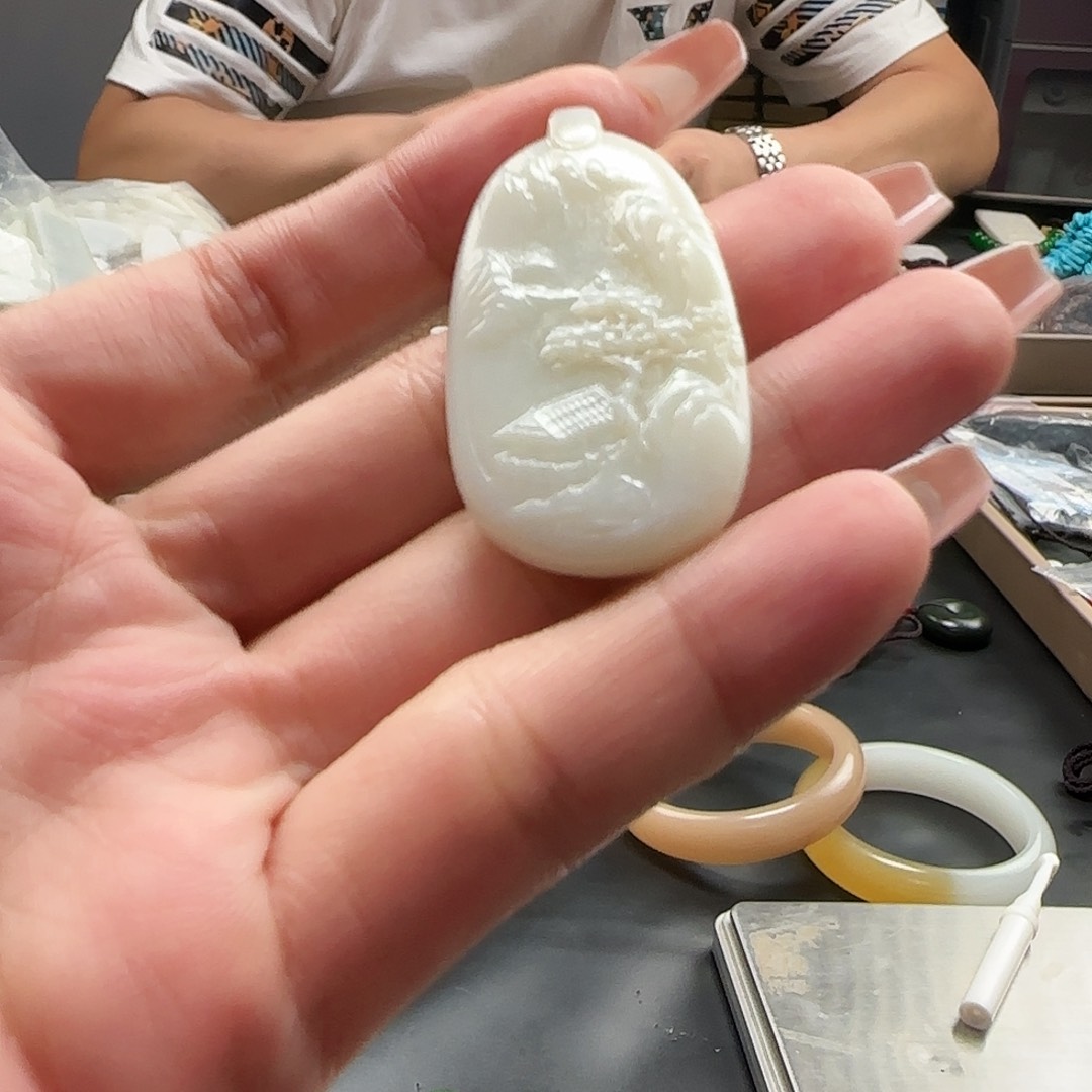 和田玉（糖玉）未镶嵌颈饰