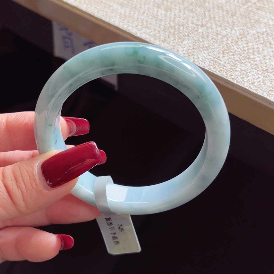 翡翠手镯未镶嵌手镯