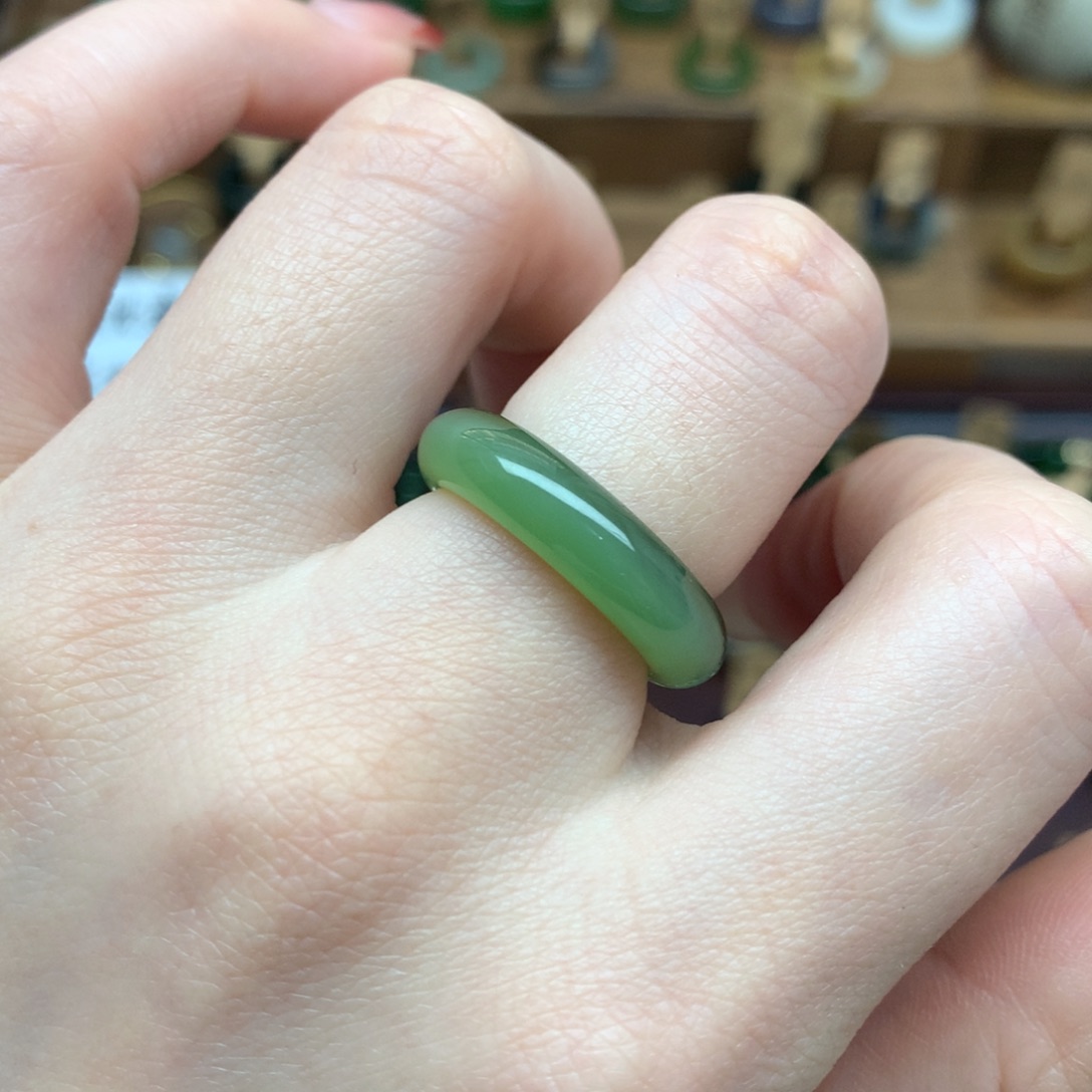 和田玉戒指未镶嵌猫眼