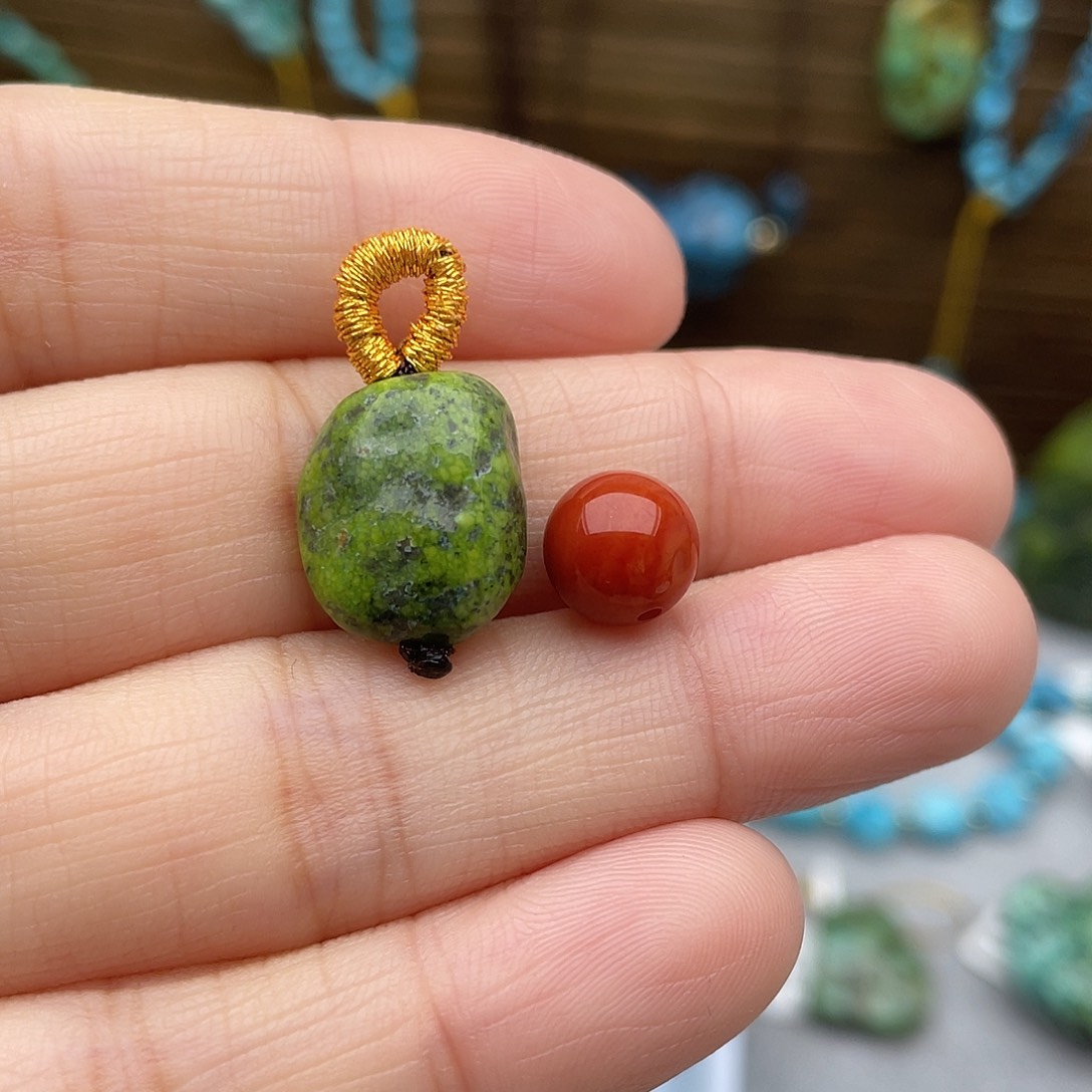 南红玛瑙未镶嵌侧挂