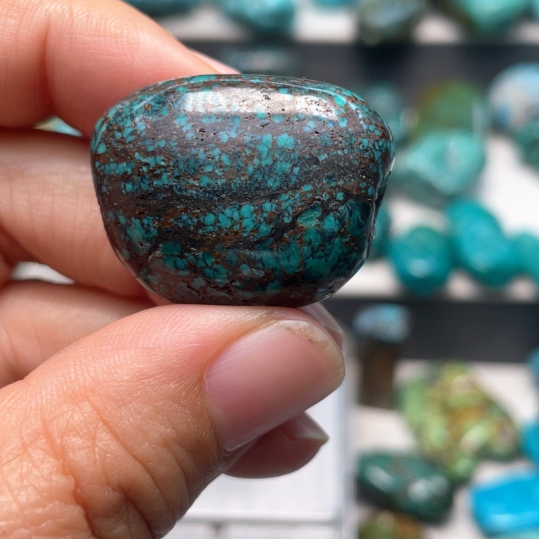 好***娃绿松石未镶嵌颈饰