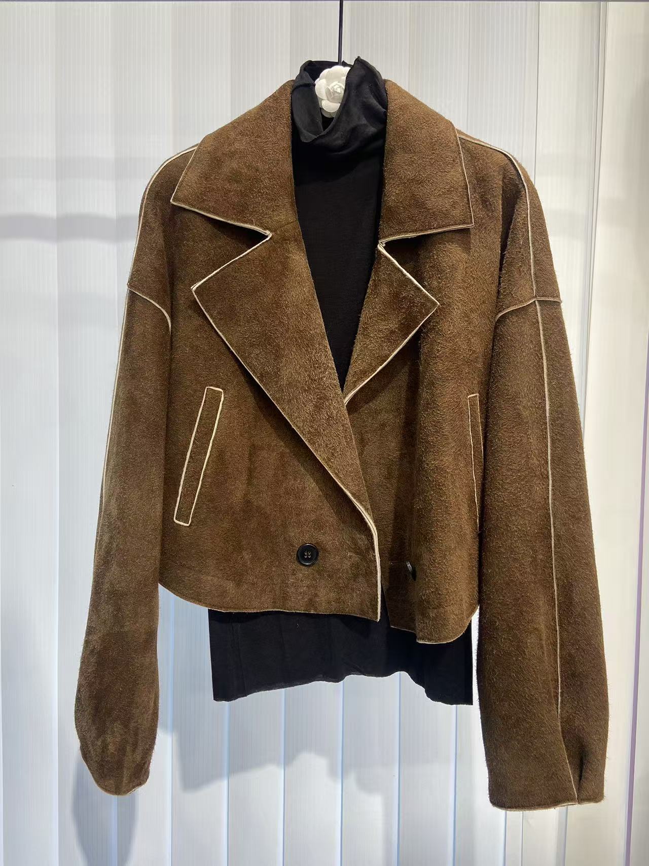 设计师高级老钱风短款复古棕色大翻领羊皮秋冬外套