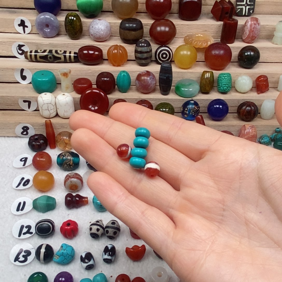 未镶嵌颈饰玛瑙/玉髓安****?