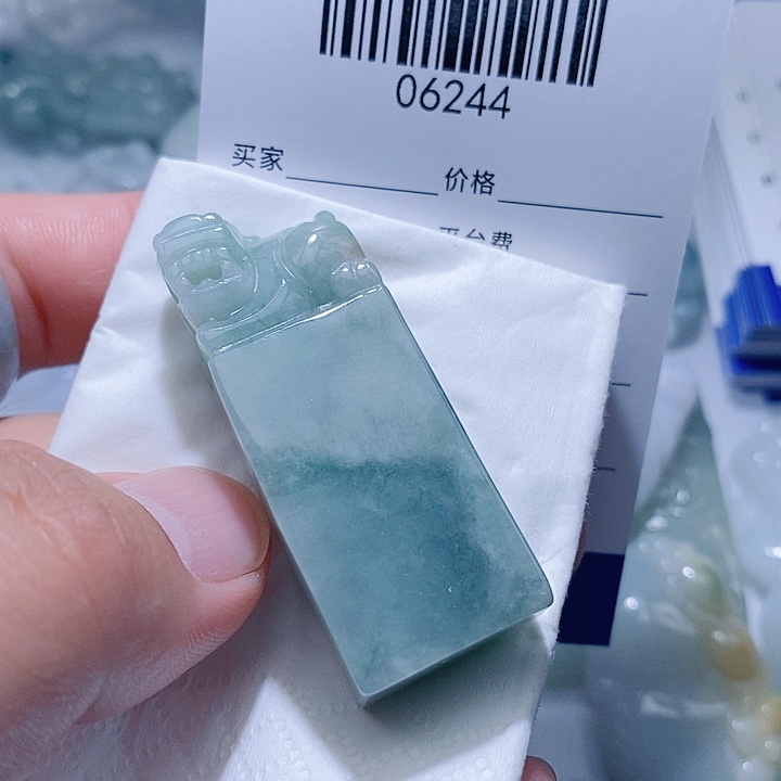 翡翠未镶嵌颈饰天光墟翡翠市场现金代购