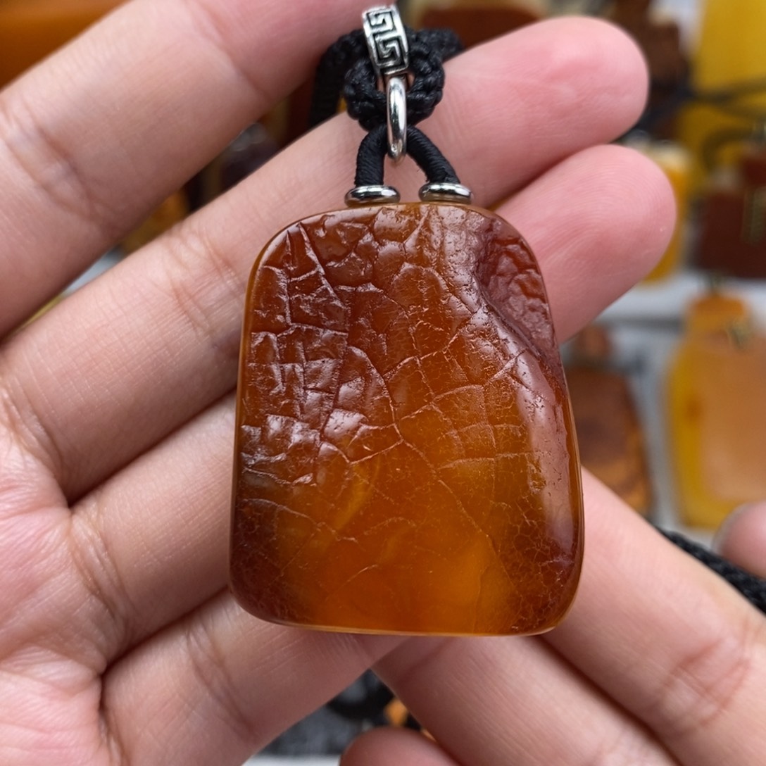 琥珀吊坠(赠链)未镶嵌