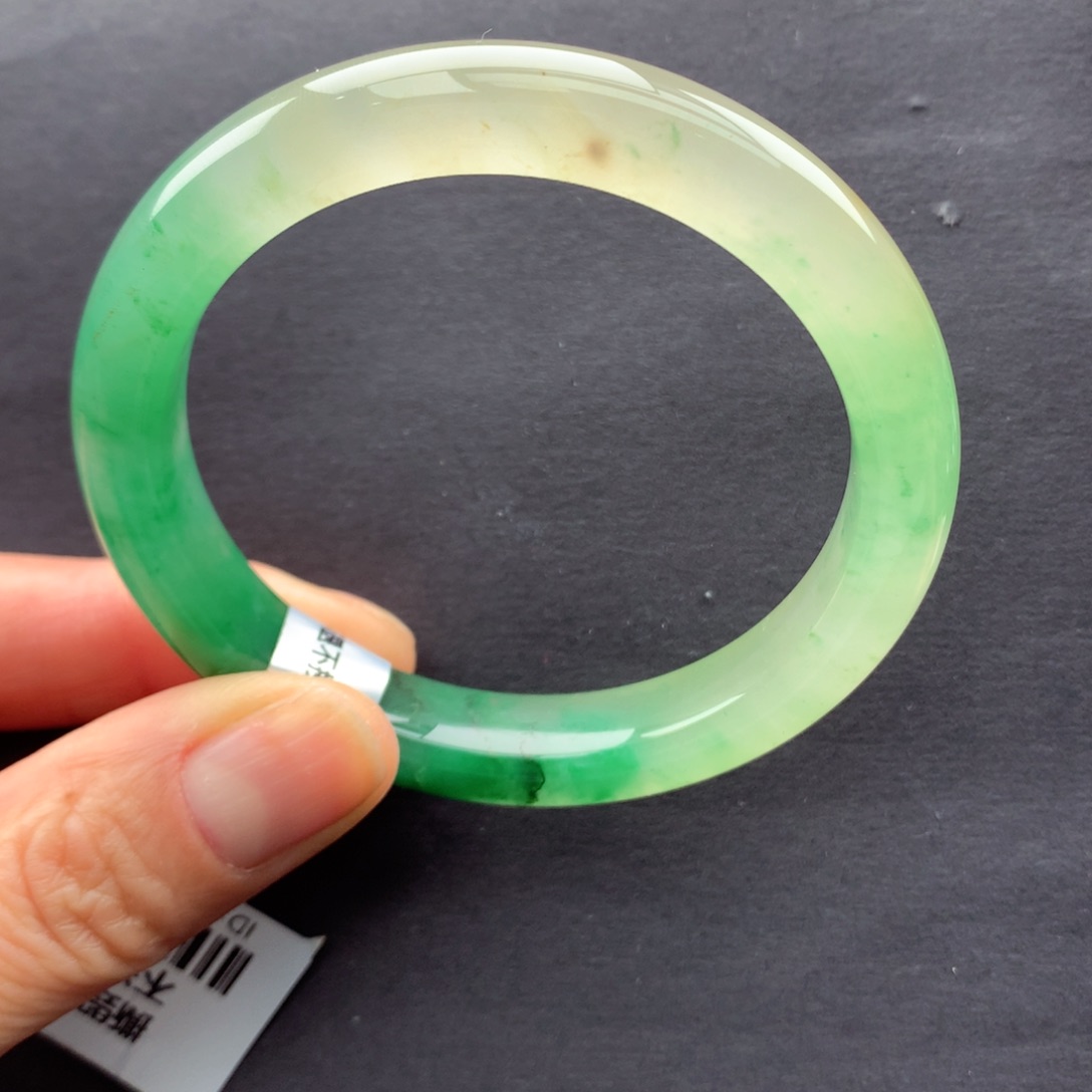 【闪购商品】未镶嵌手镯石英质玉