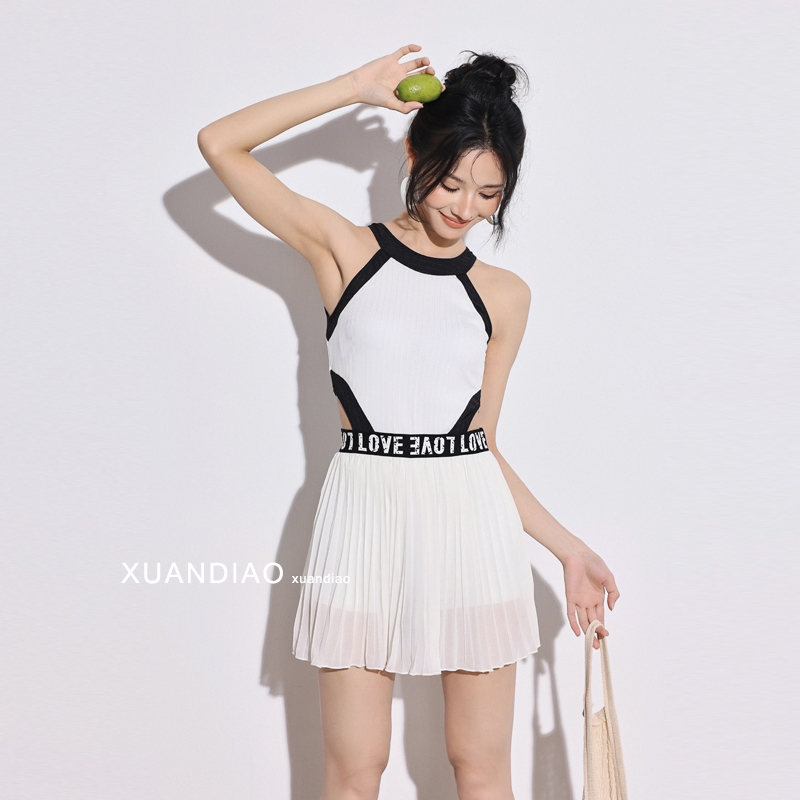 【网球少女】泳衣女2025高级感泡温泉性感遮肉微胖连体裙式游泳衣