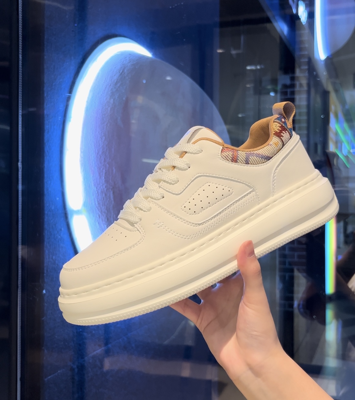 洋气男鞋2025秋冬爆款透气皮网拼接男士厚底运动鞋软底休闲鞋新款