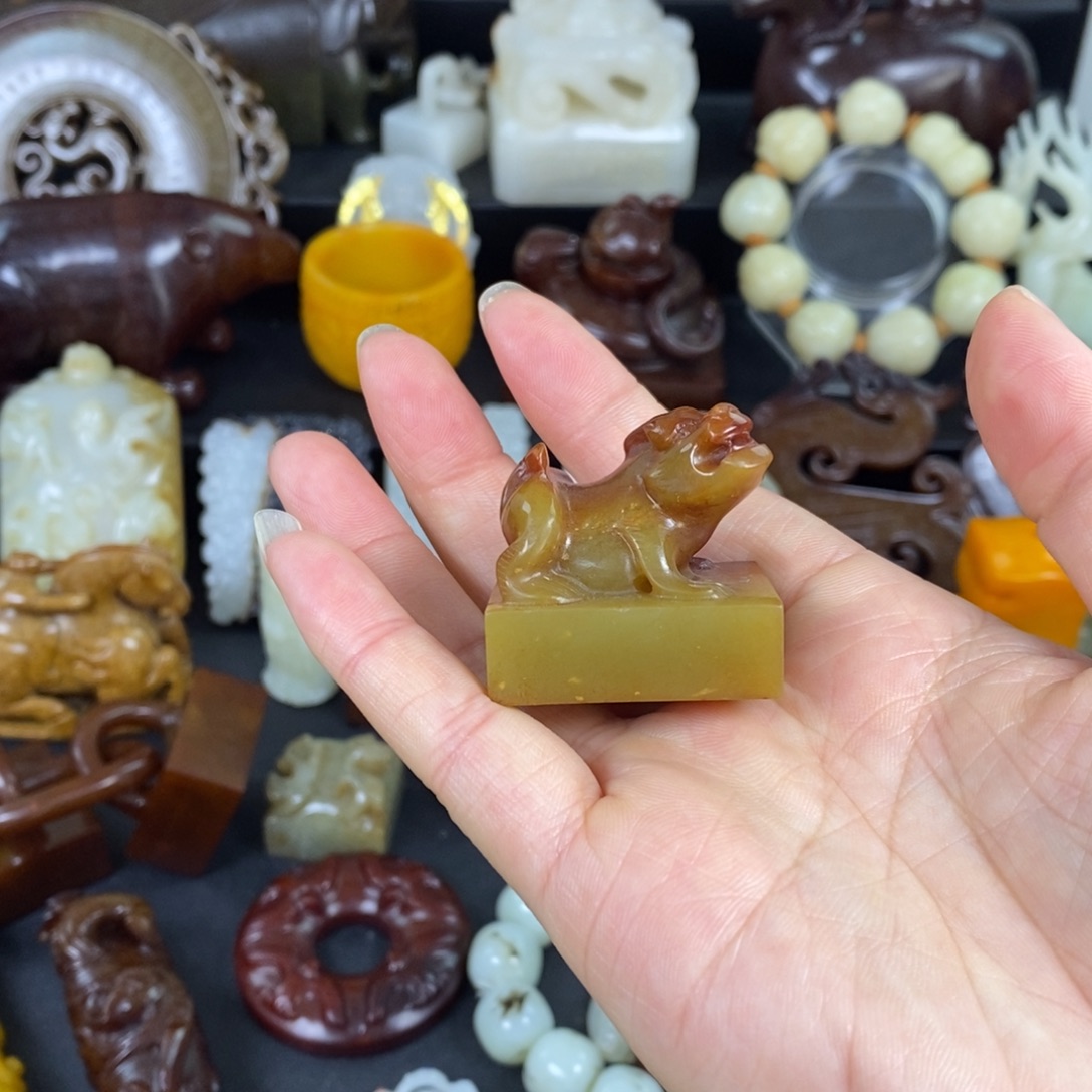 空***前和田玉未镶嵌颈饰